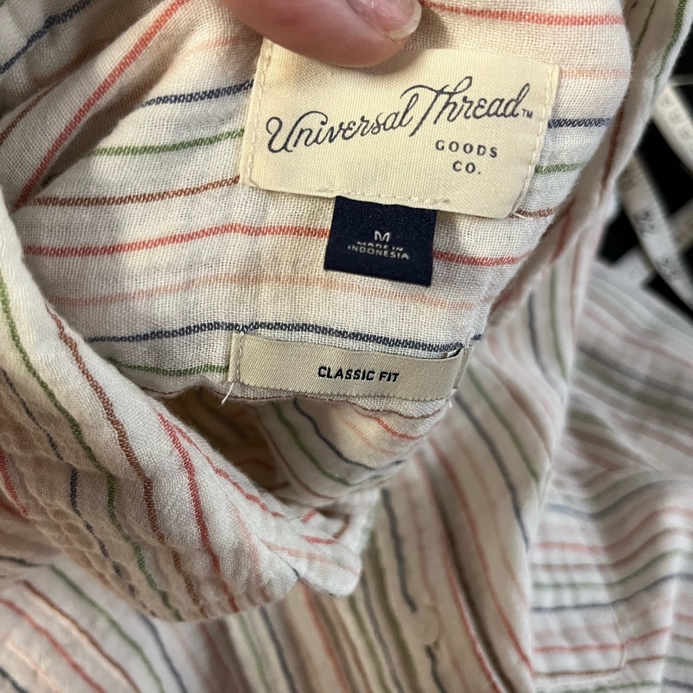 Universal Thread button down size medium - Picture 6 of 8